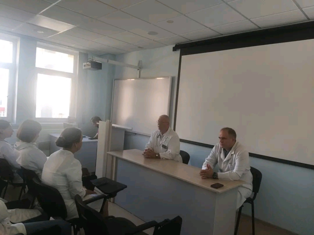 Зустріч директора Полтавського обласного клінічного медичного кардіоваскулярного центру Костянтина Вакуленка зі здобувачами вищої освіти 6 курсу